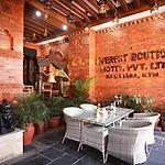 Everest Boutique Hotel