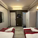 8848 Hostel