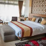 Retro Hotel And Spa