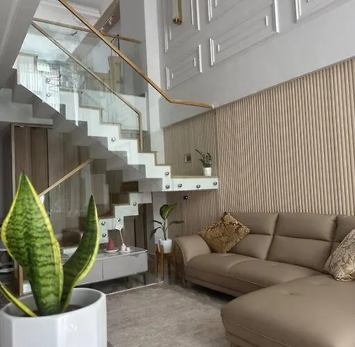 Penthouse Griha, Lazimpat