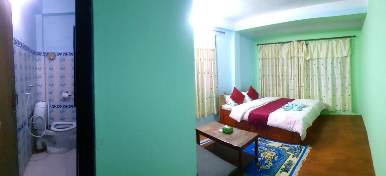 Mountain Mirror Hotel *