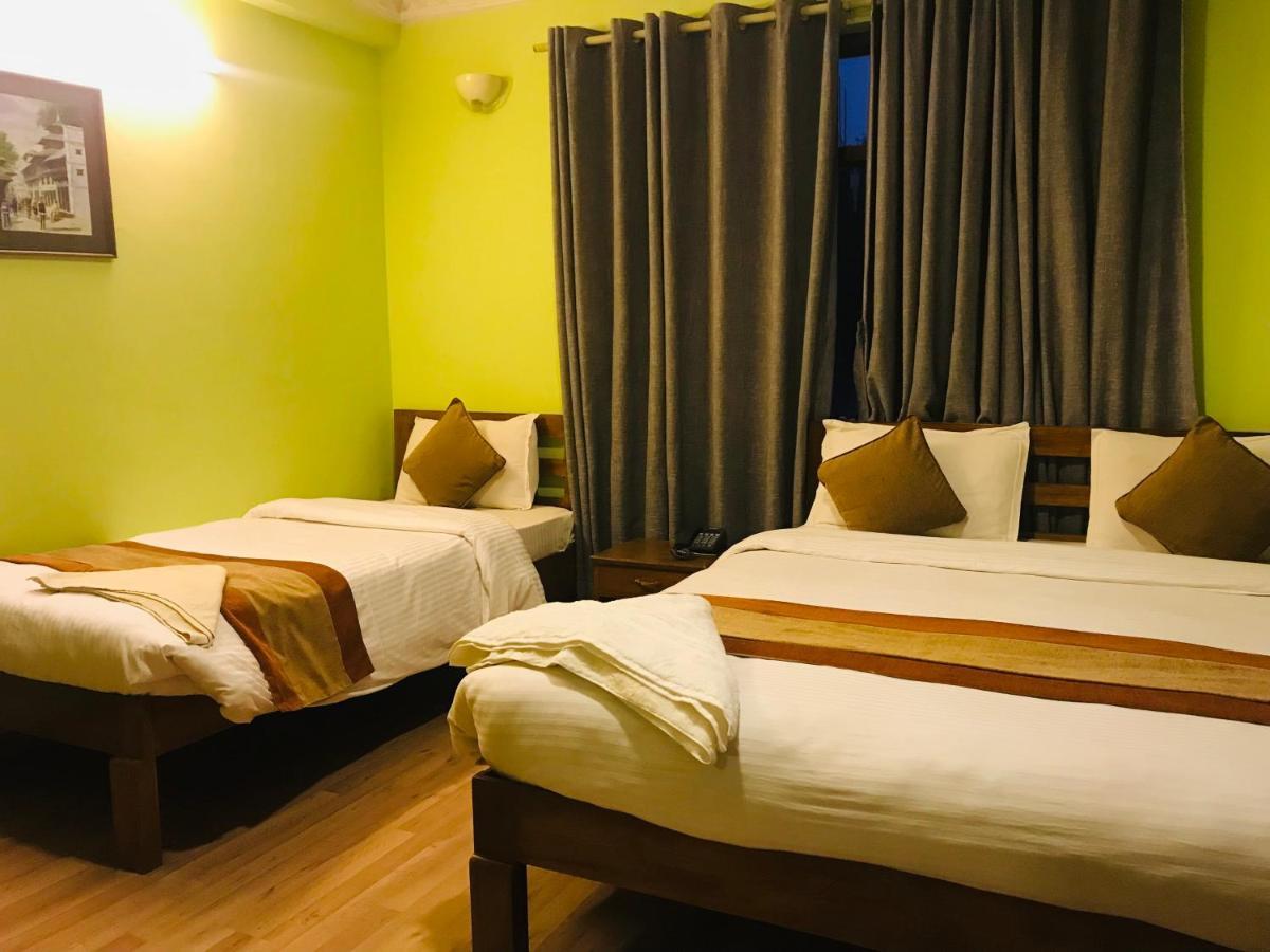 Hotel Lotus Garden 3*