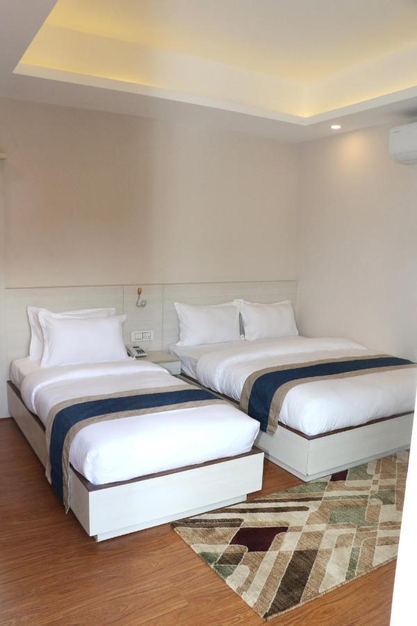 Hotel Mega &