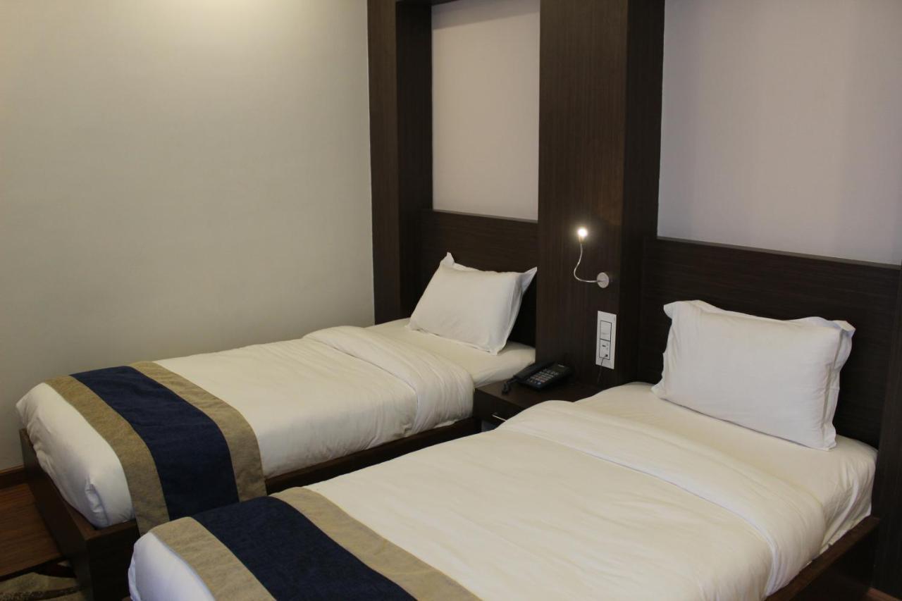 Mega & Hotel *