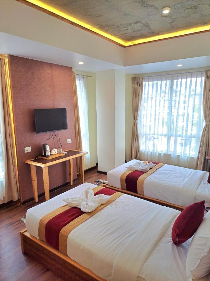 Rodeos Hotel *