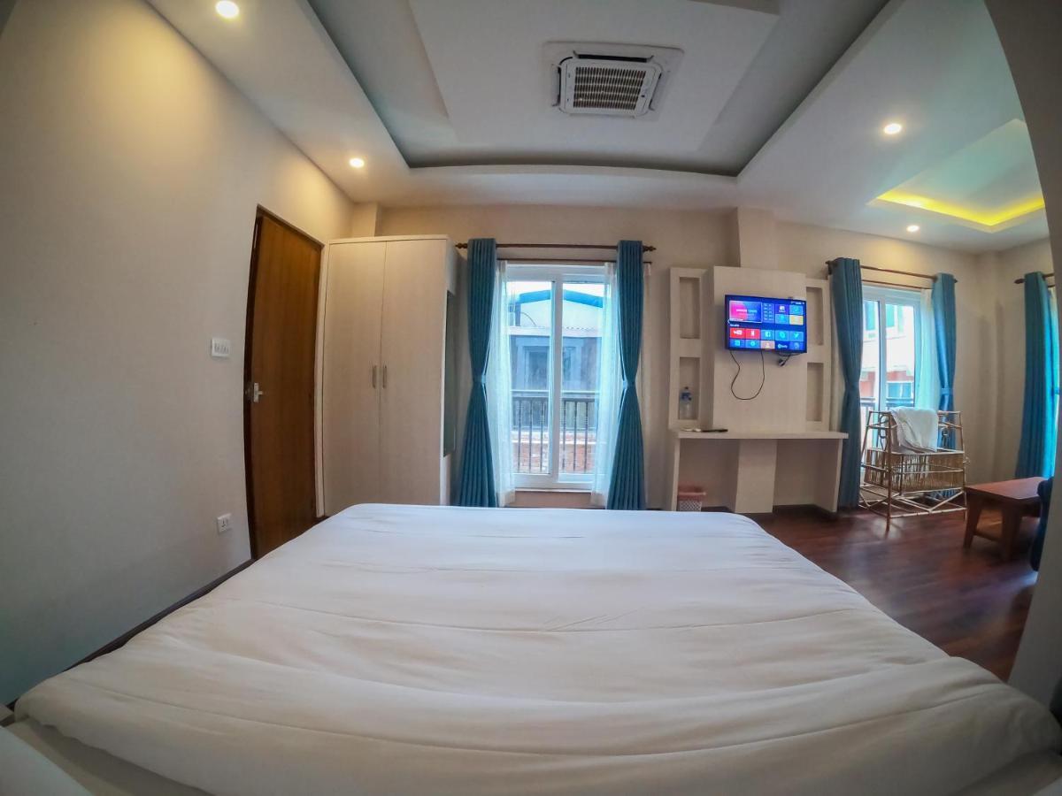 Mega & Hotel
