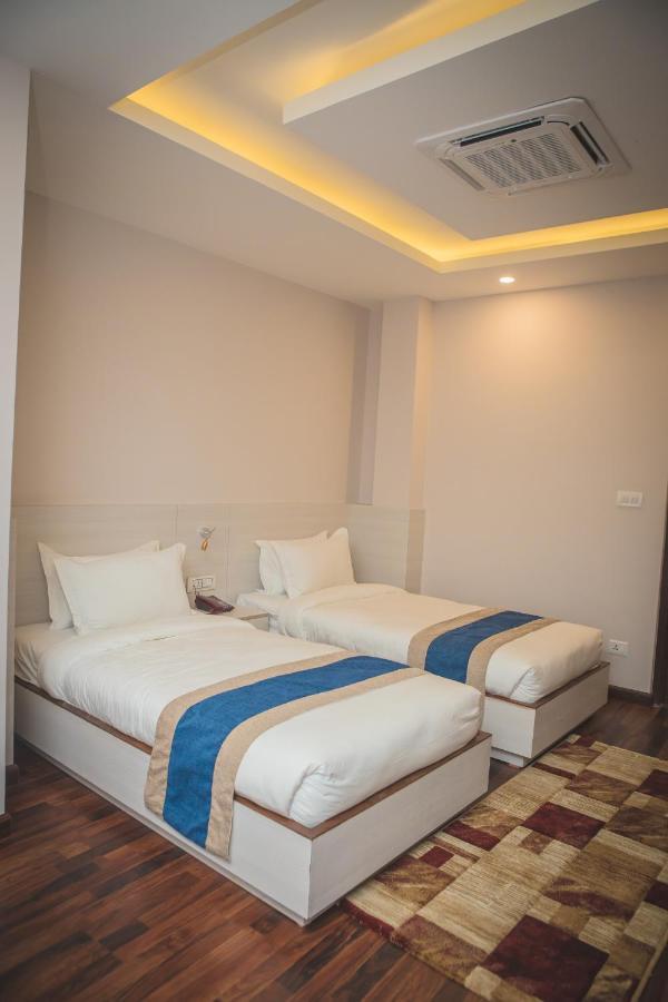 Mega & Hotel *