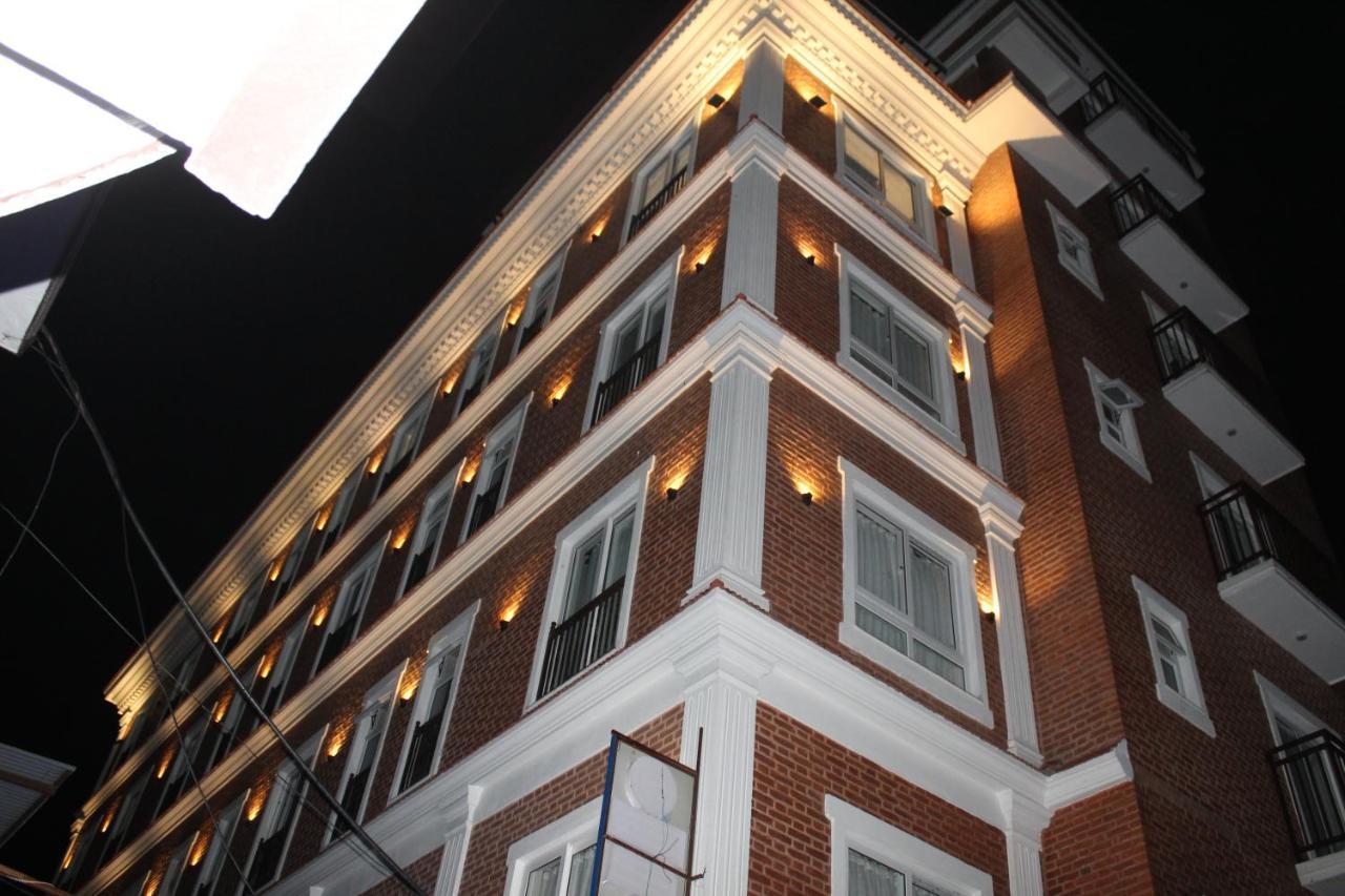 Mega & Hotel