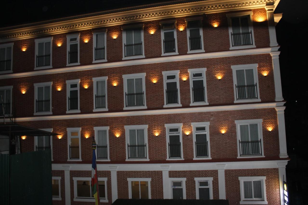 Mega & Hotel *