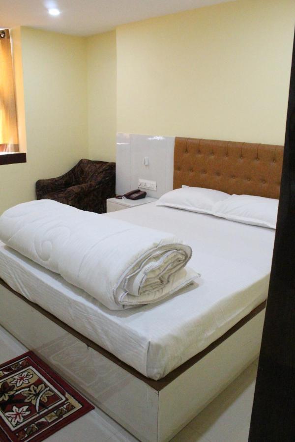 Raj Mahal Hotel 3*