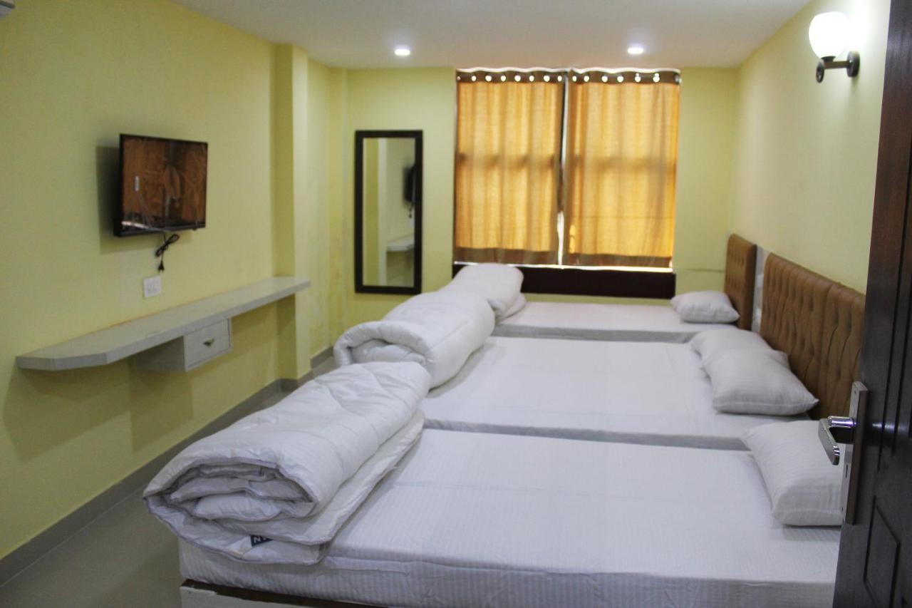 Raj Mahal Hotel 3*