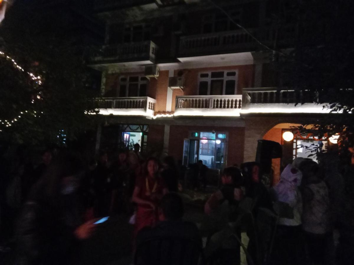 Lotus Garden Hotel 3*