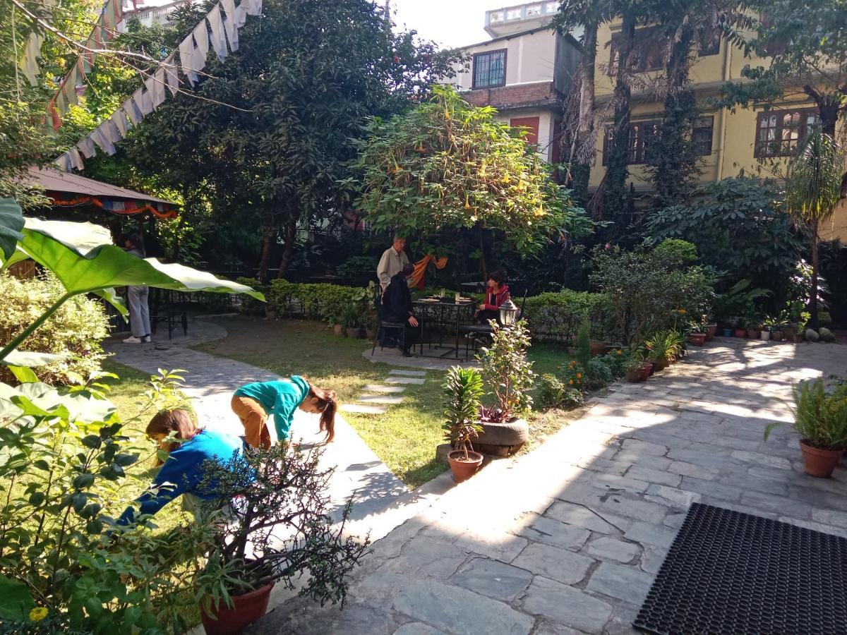 Lotus Garden Hotel 3*