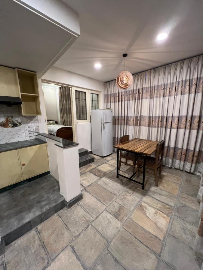 Lovely One Bedroom Avocado Apartment *