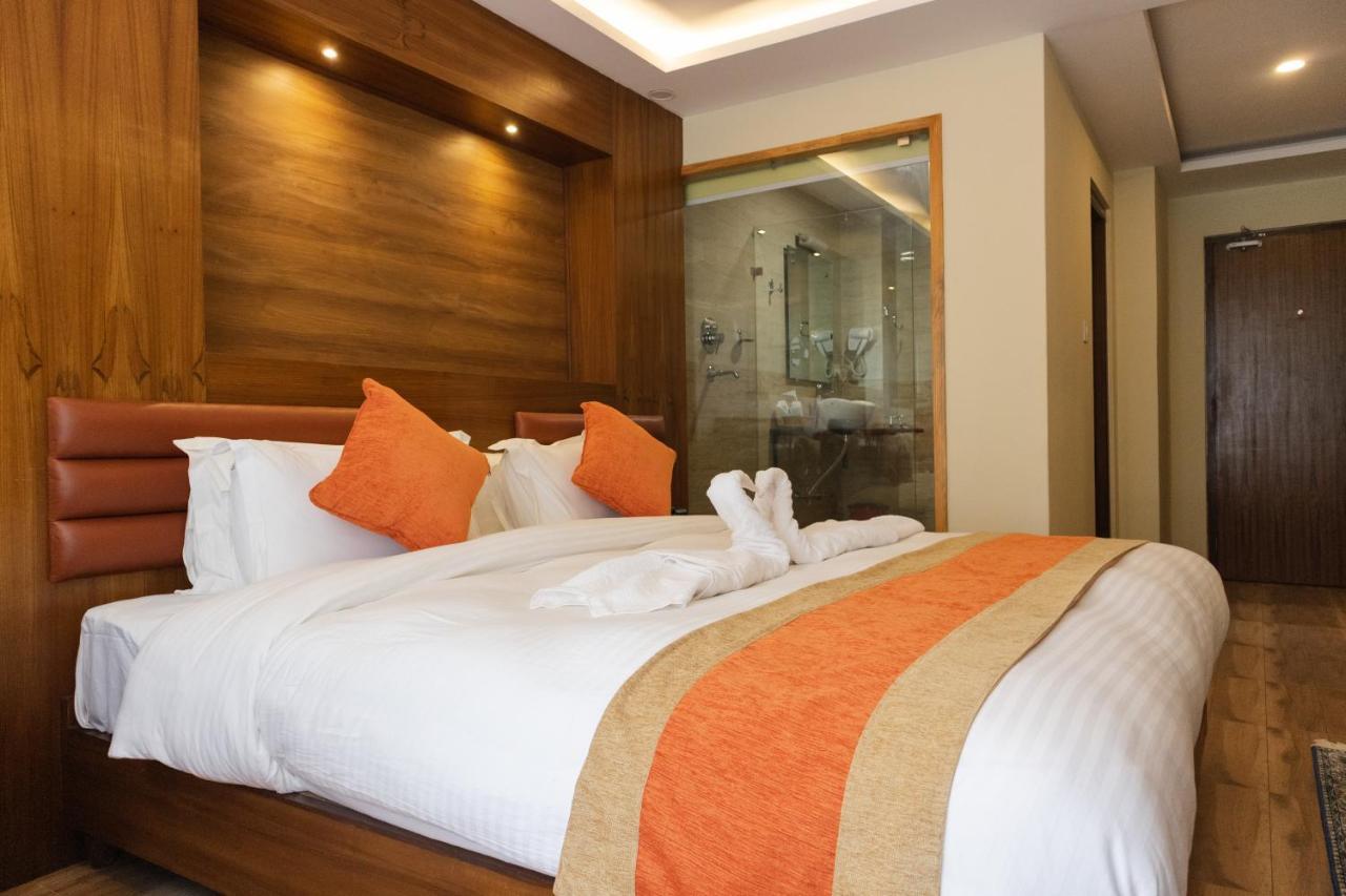 Yakroo Manang Hotel *
