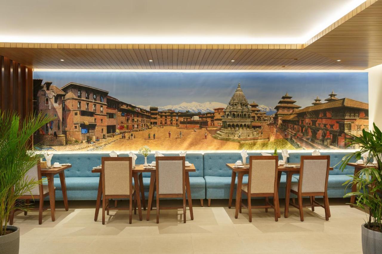 Thrive, A Tropical Courtyard