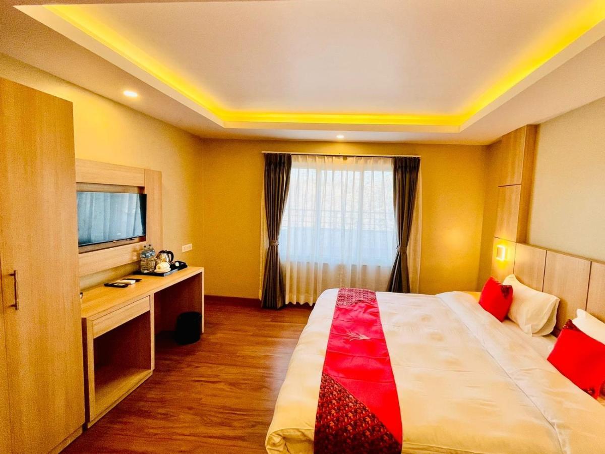 Hotel Aerocity 4*