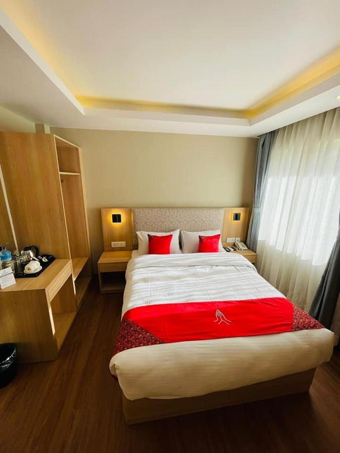 Aerocity Hotel 4*