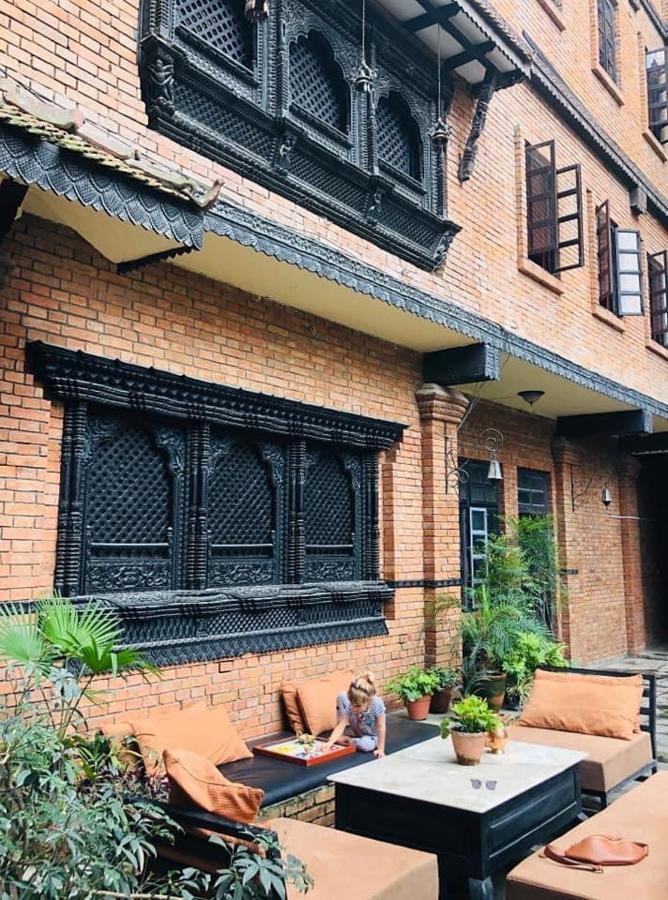 Courtyard Pujan 4*