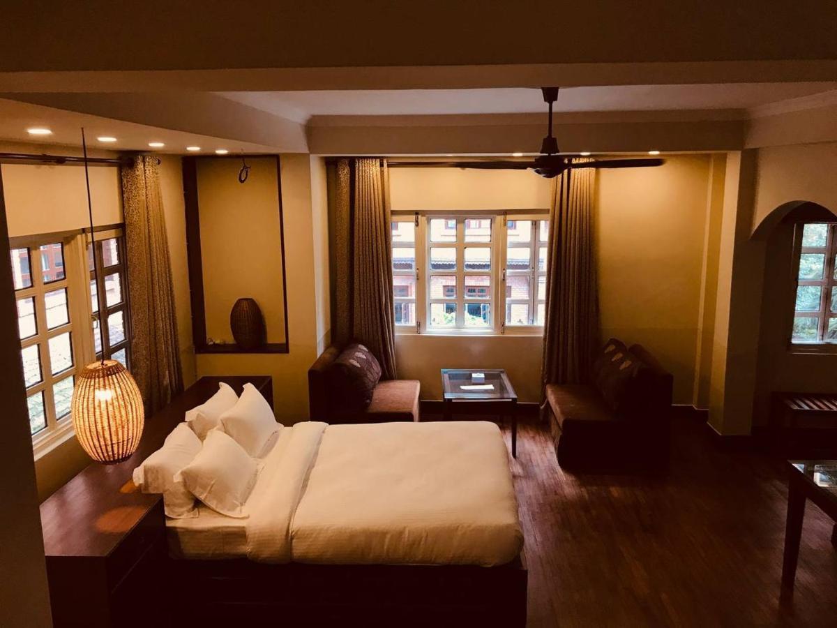 Courtyard Pujan Hotel 4*