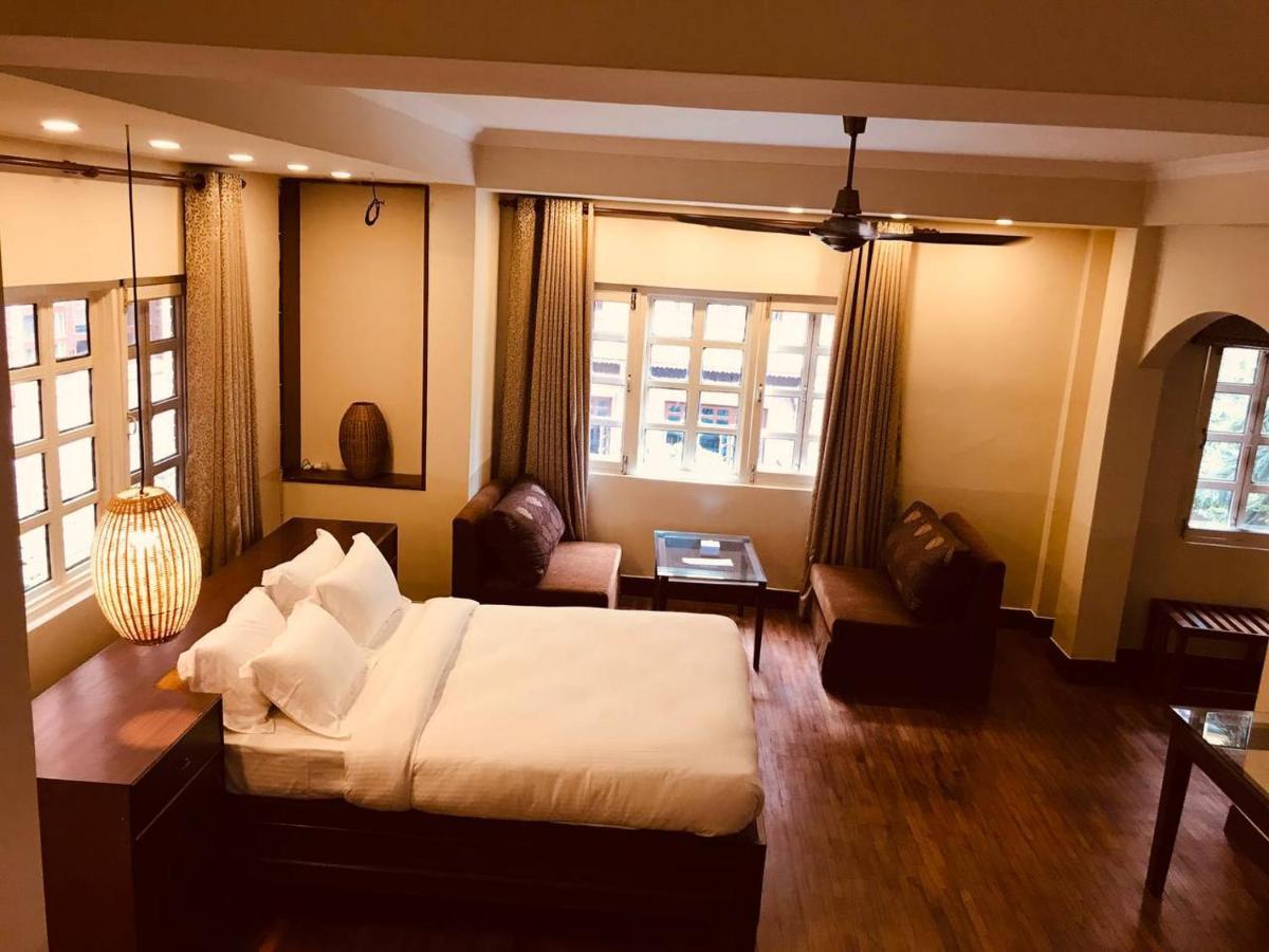 Courtyard Pujan Hotel 4*
