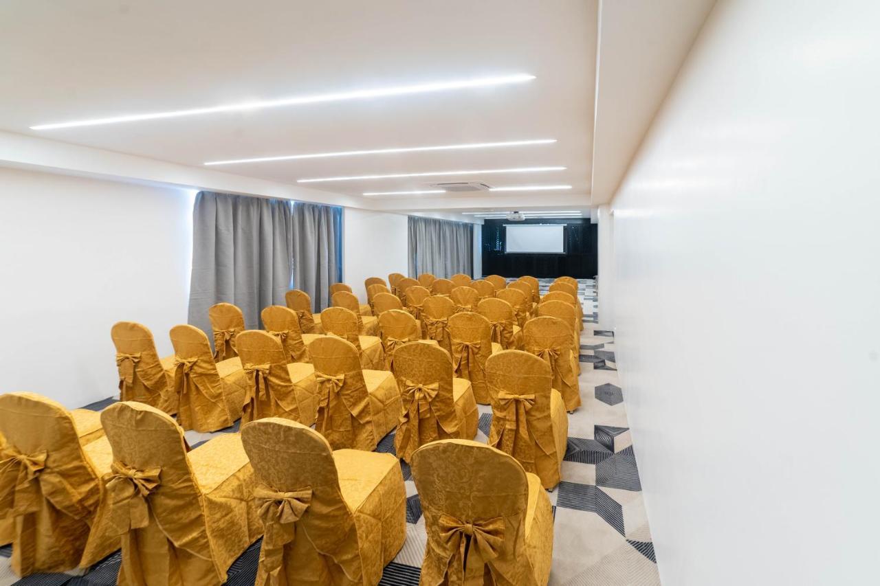 Hotel Square 4*