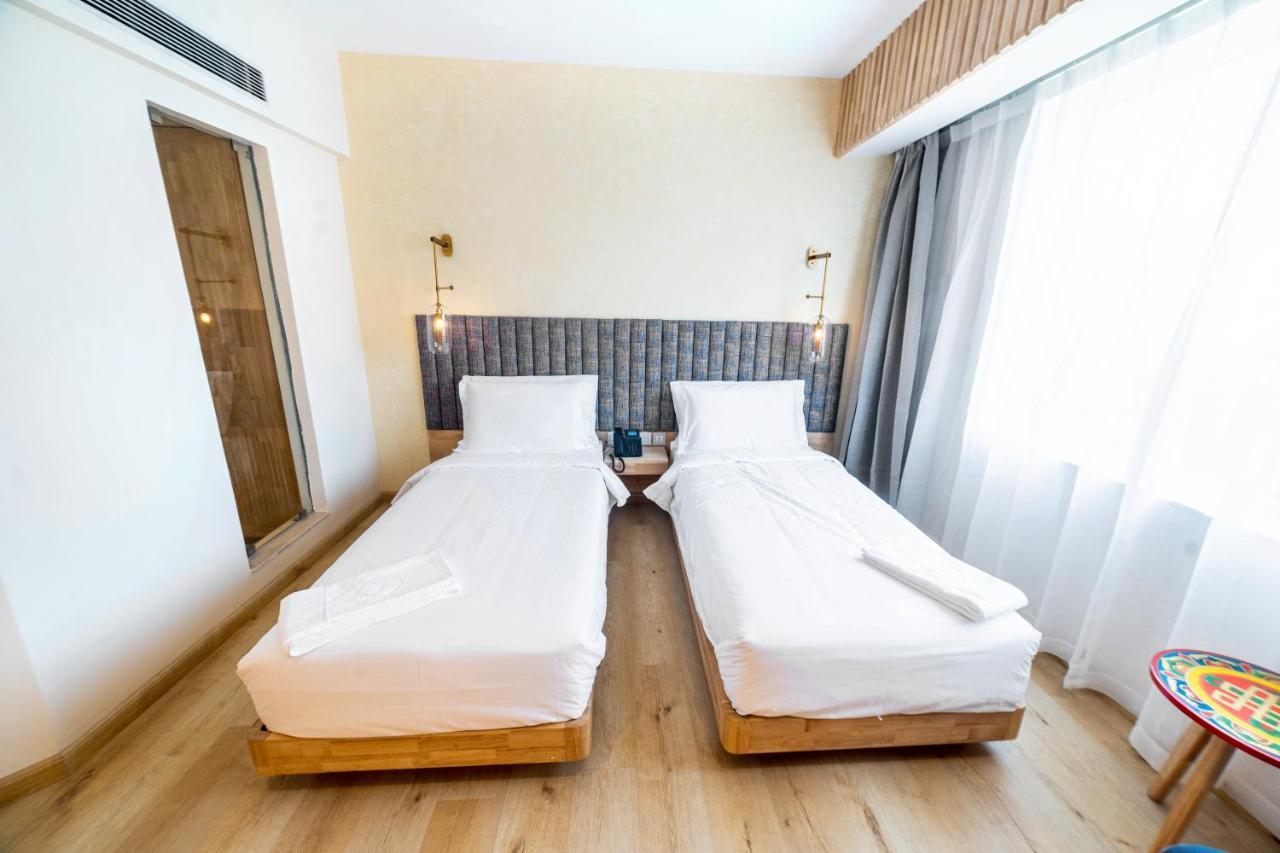 Square Hotel