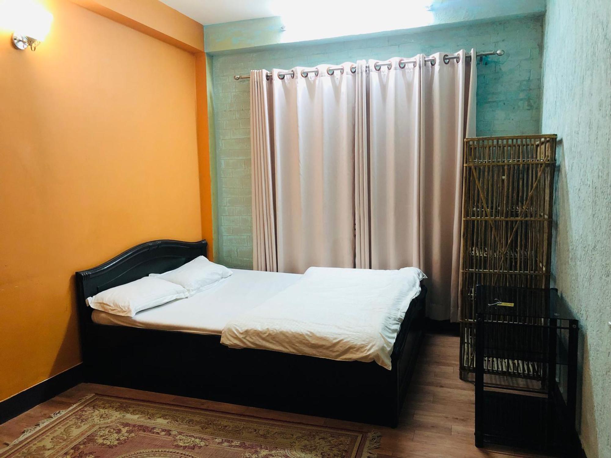 Sara's Backpackers *