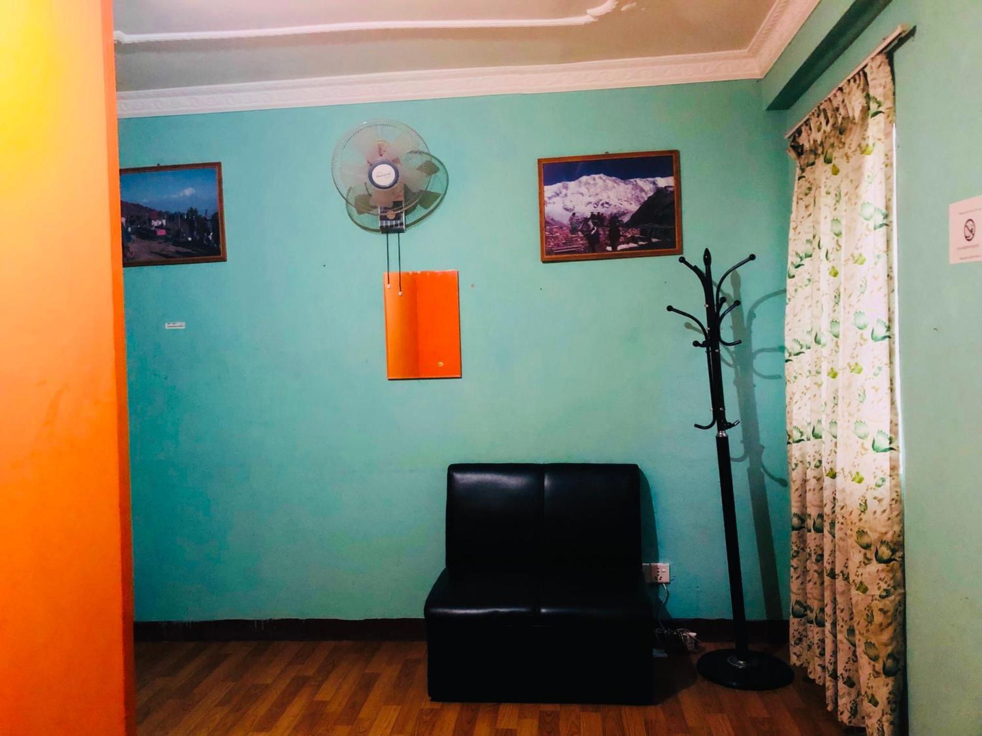 Sara's Backpackers Albergue Catmandu