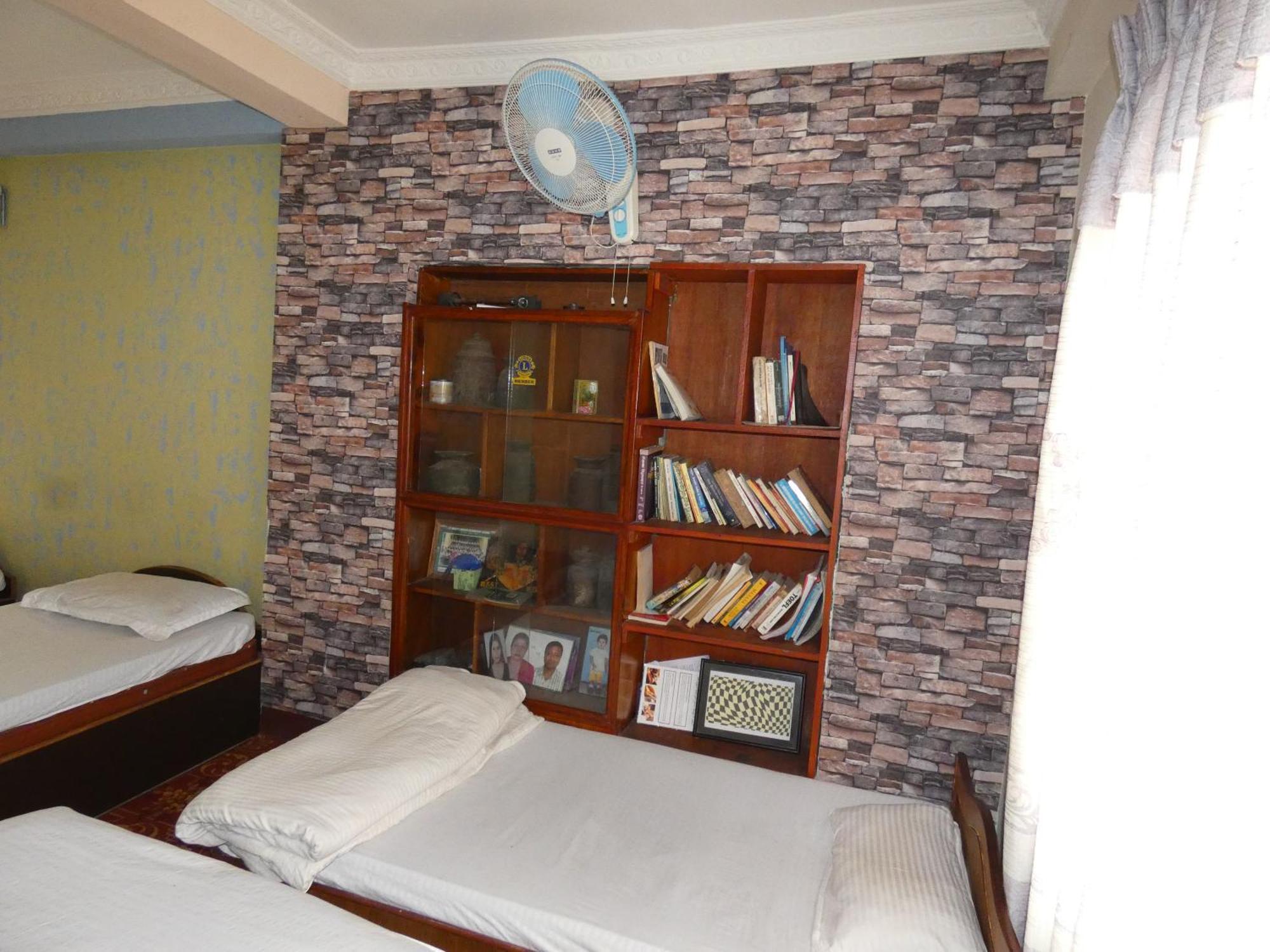 Sara's Backpackers Albergue Catmandu