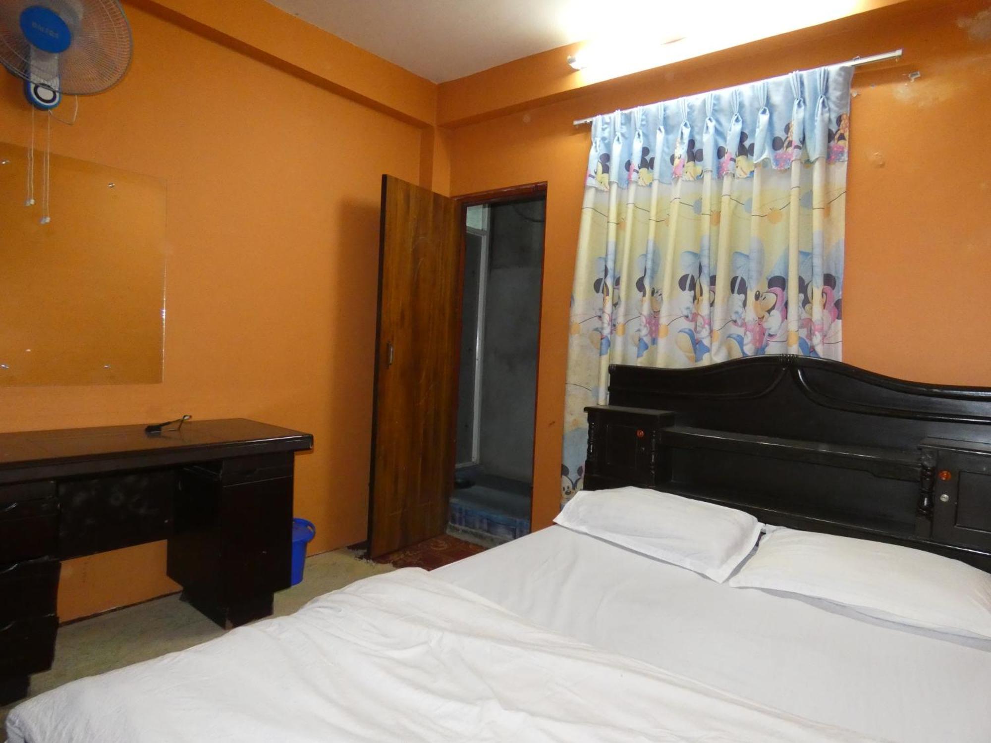 Sara's Backpackers