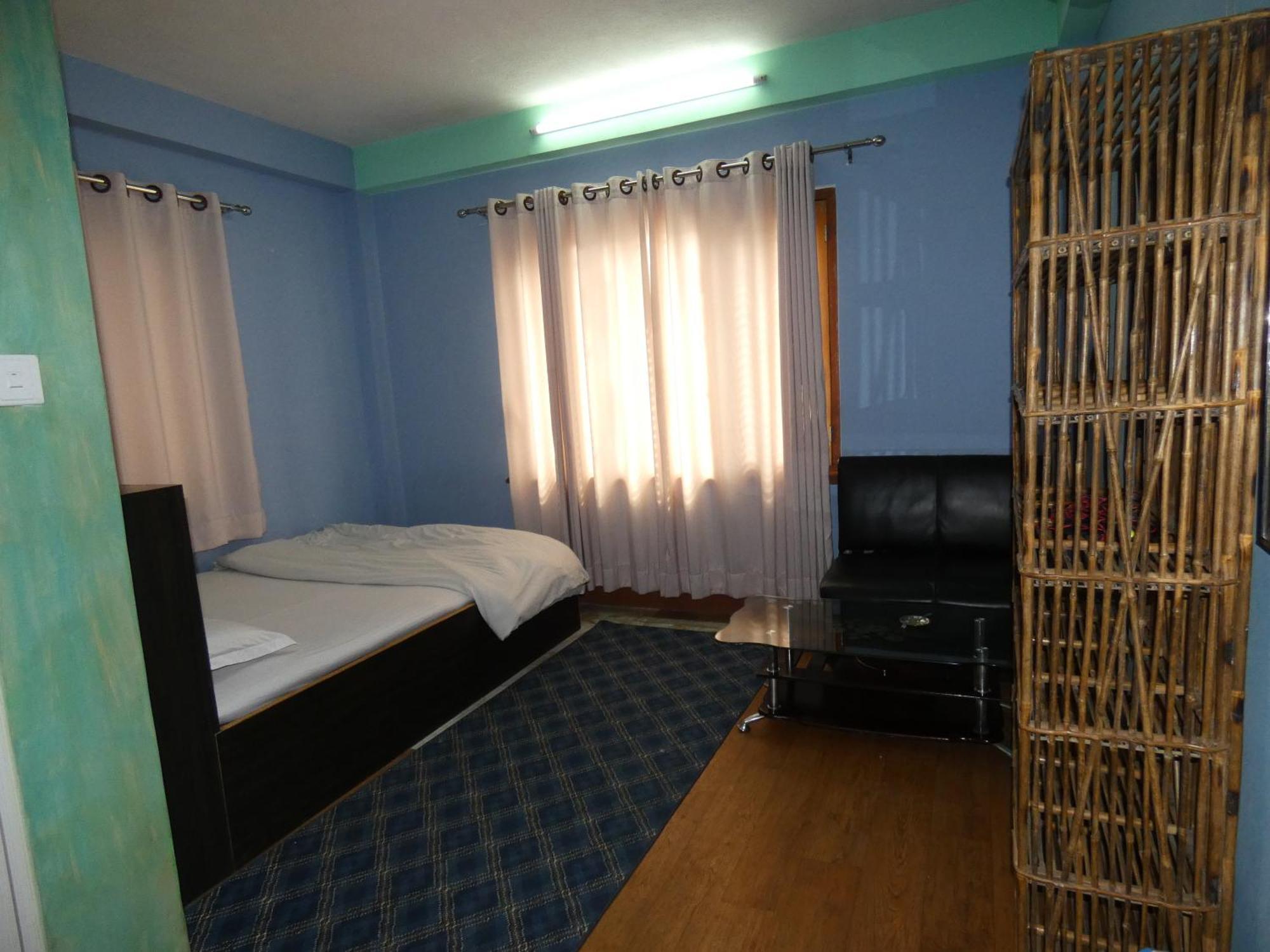 Sara's Backpackers