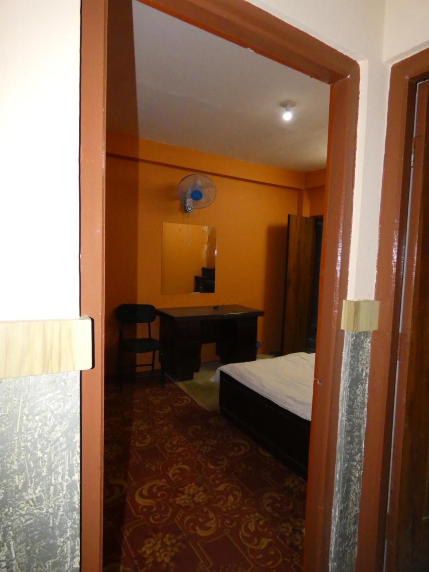 Sara's Backpackers Albergue Catmandu