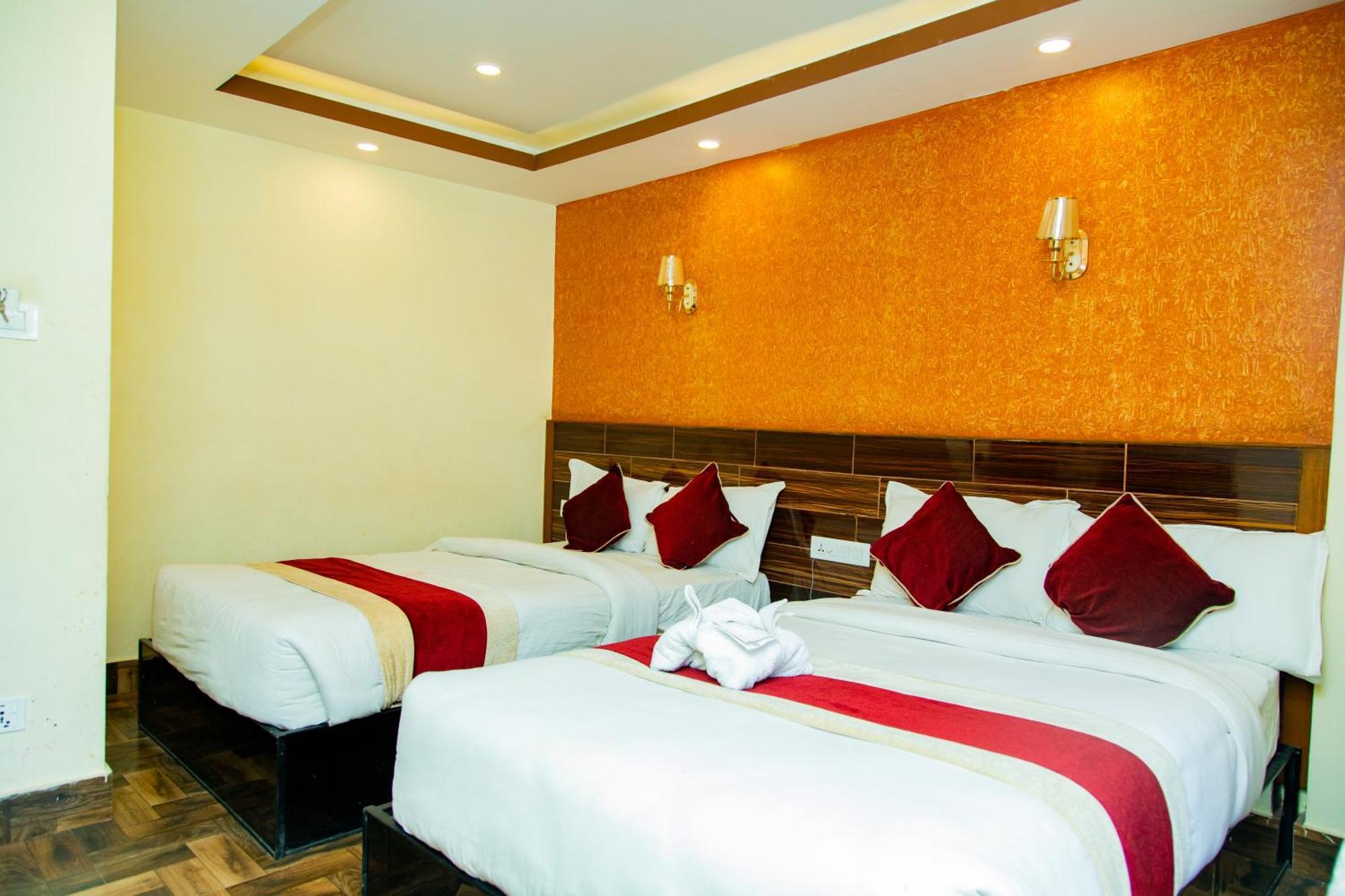 Everest Regency Hotel 3*