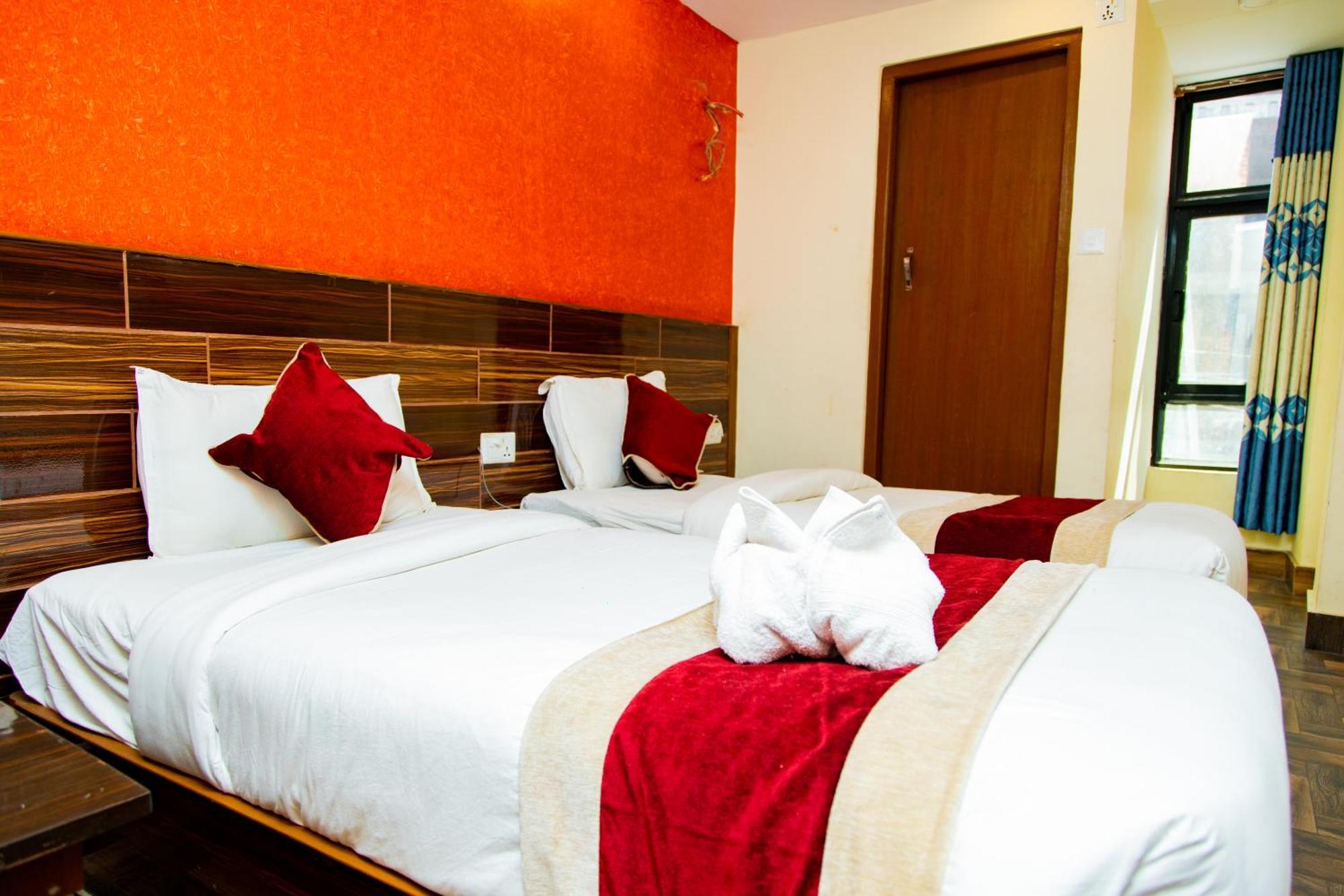 Everest Regency Hotel 3*
