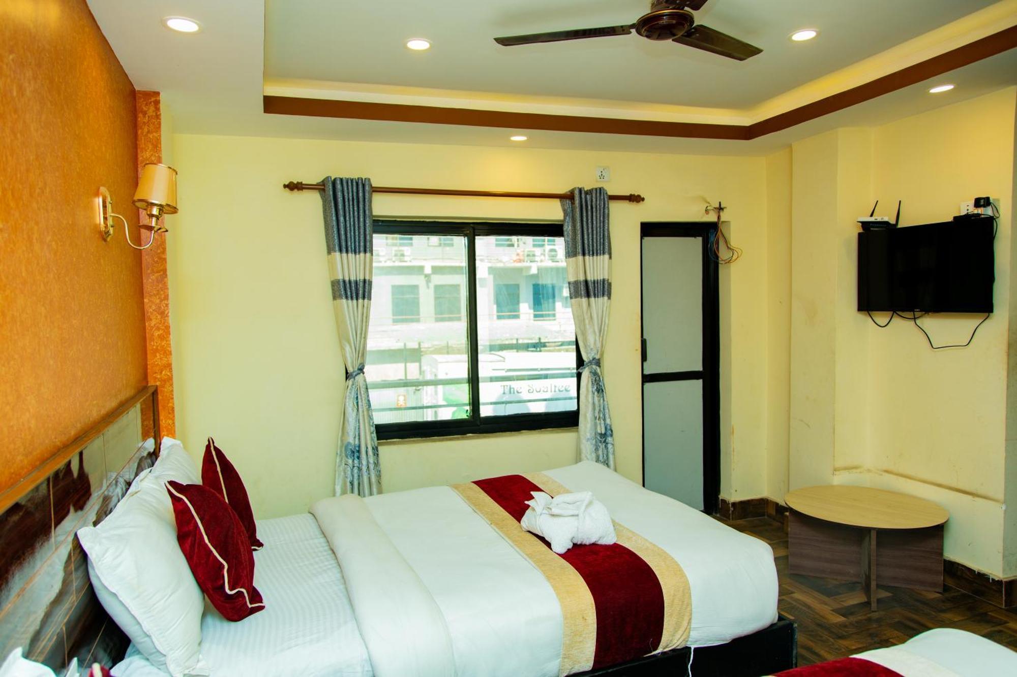 Hotel Everest Regency 3*