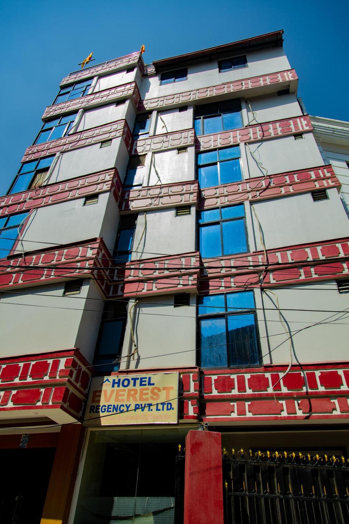 Everest Regency Hotel 3*