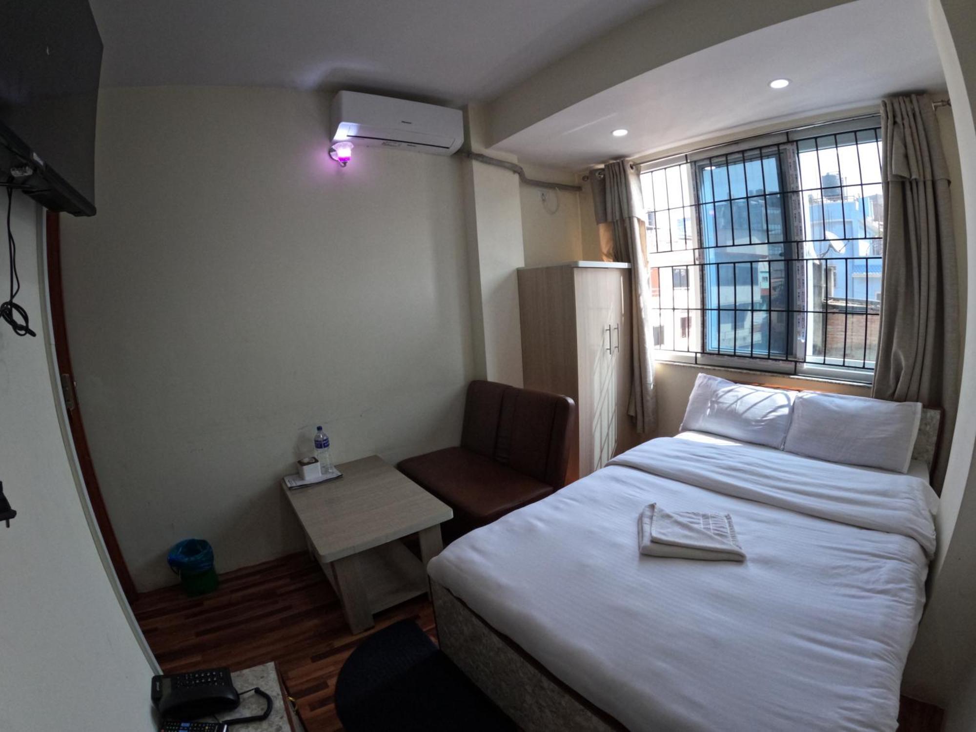 Global Village Hotel *