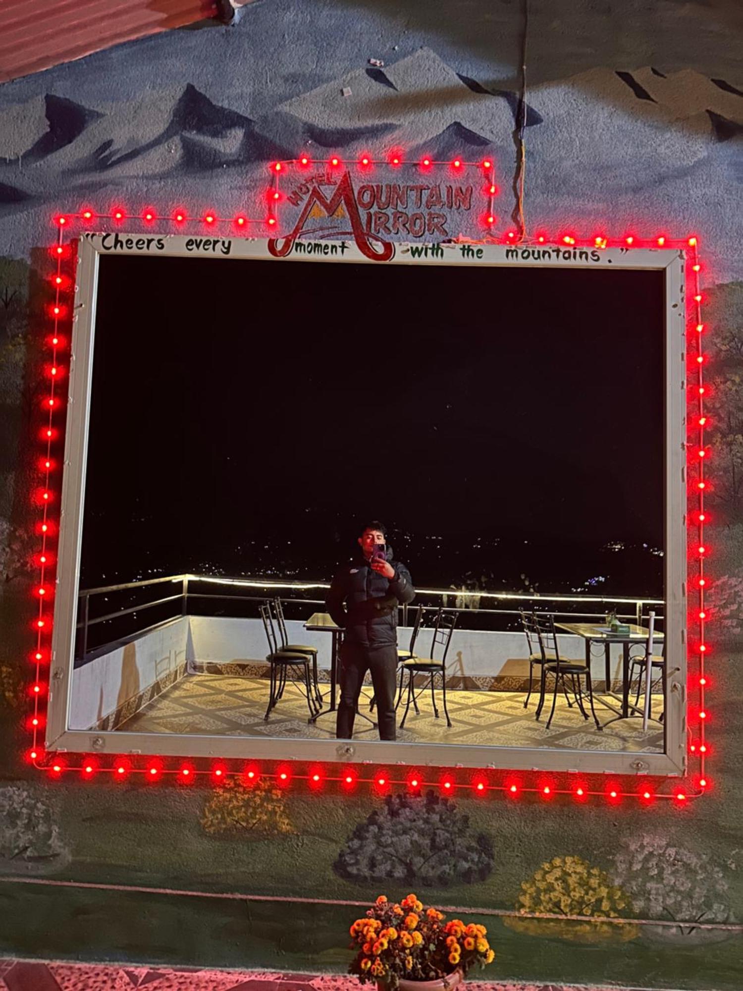 Hotel Mountain Mirror