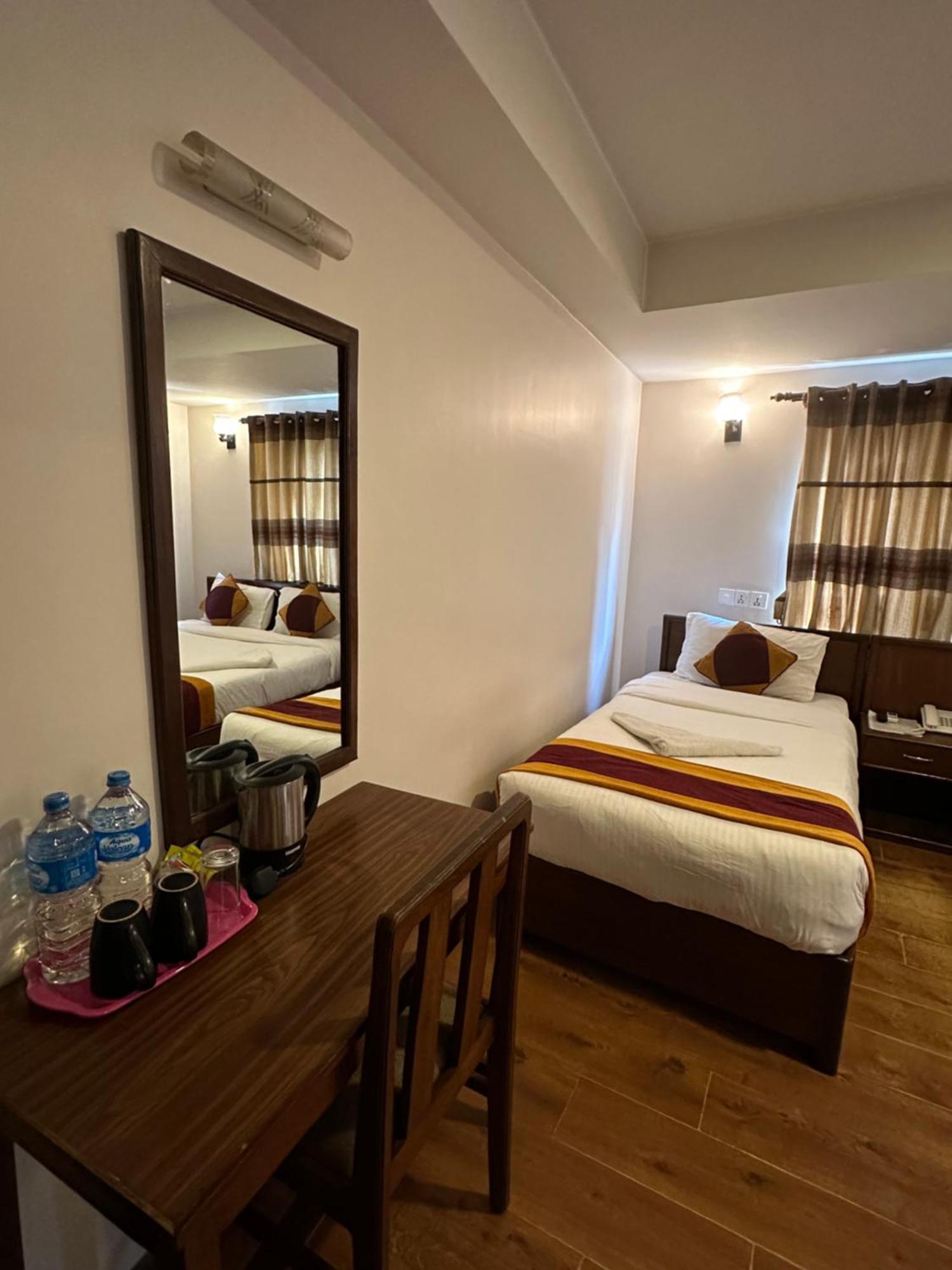 Hotel Everest Nepal 3*