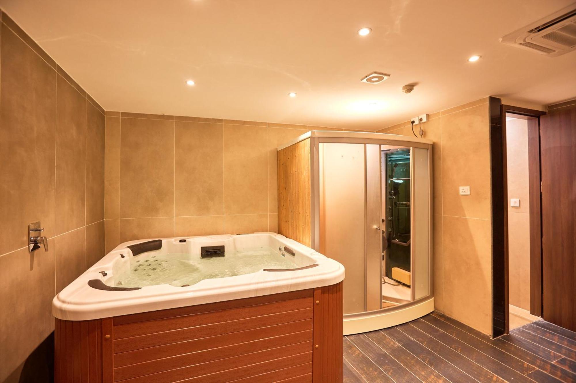 Hotel Kantipur Village 4*