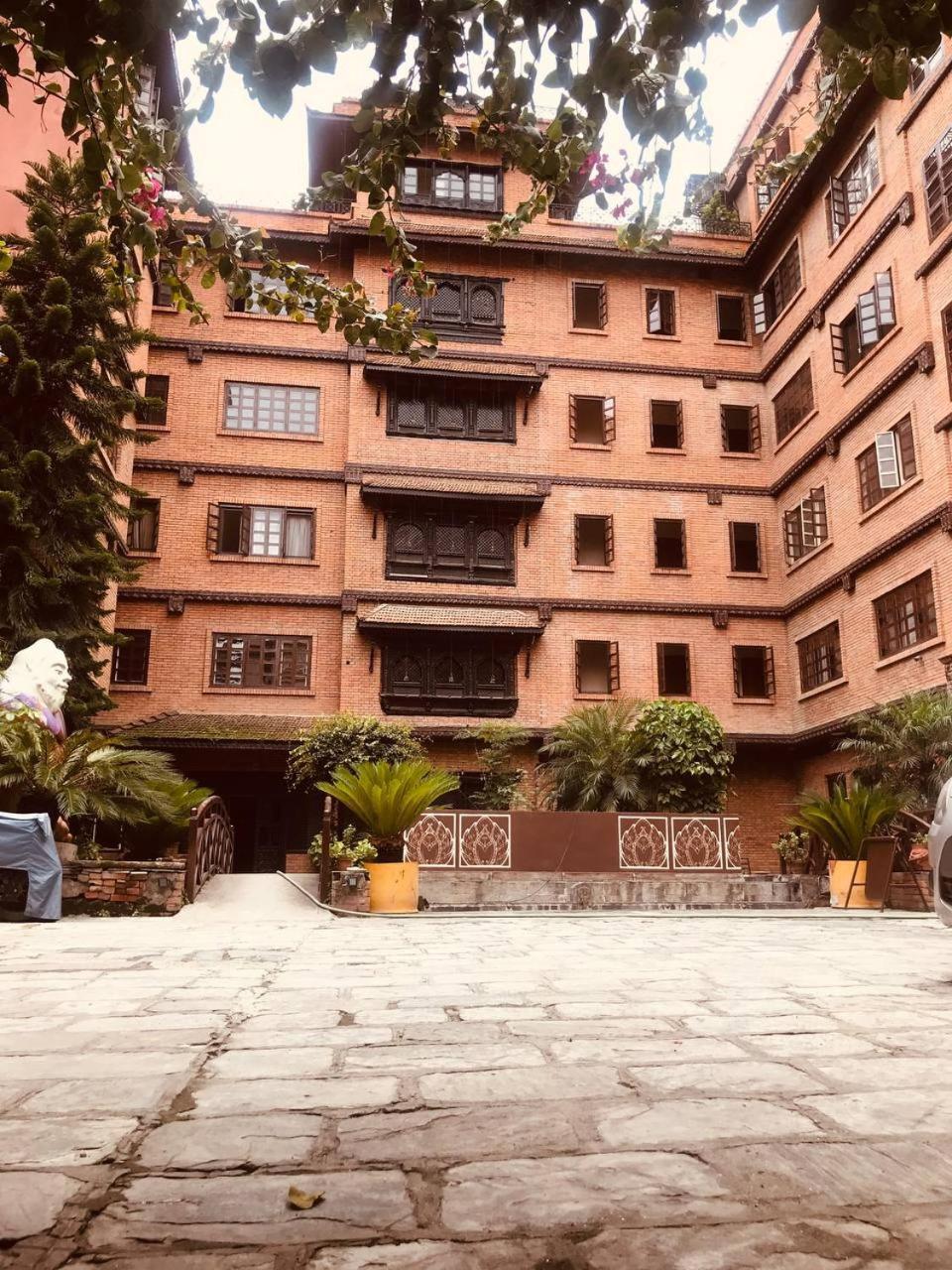 Hotel Courtyard Pujan 4*