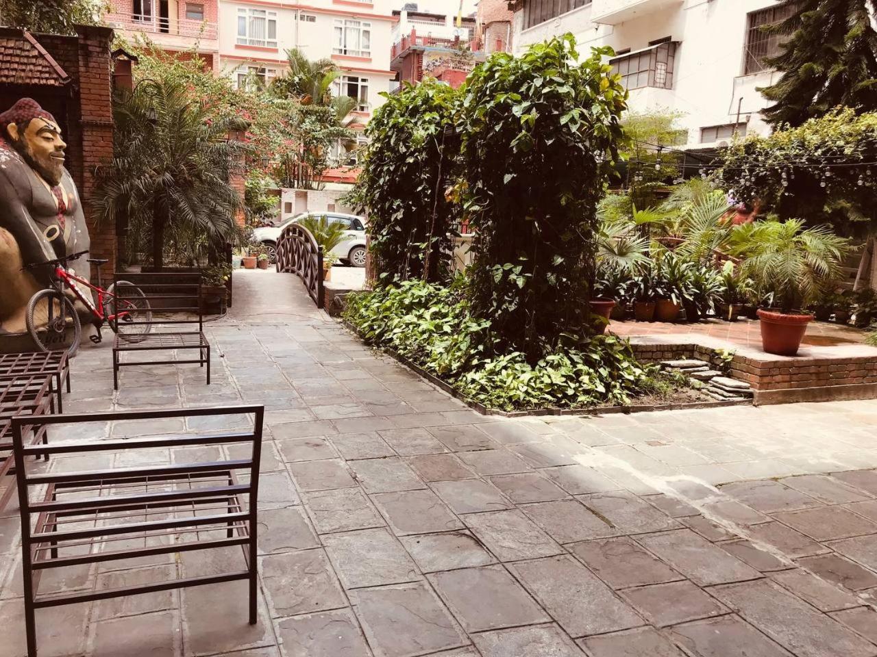 Courtyard Pujan Hotel 4*