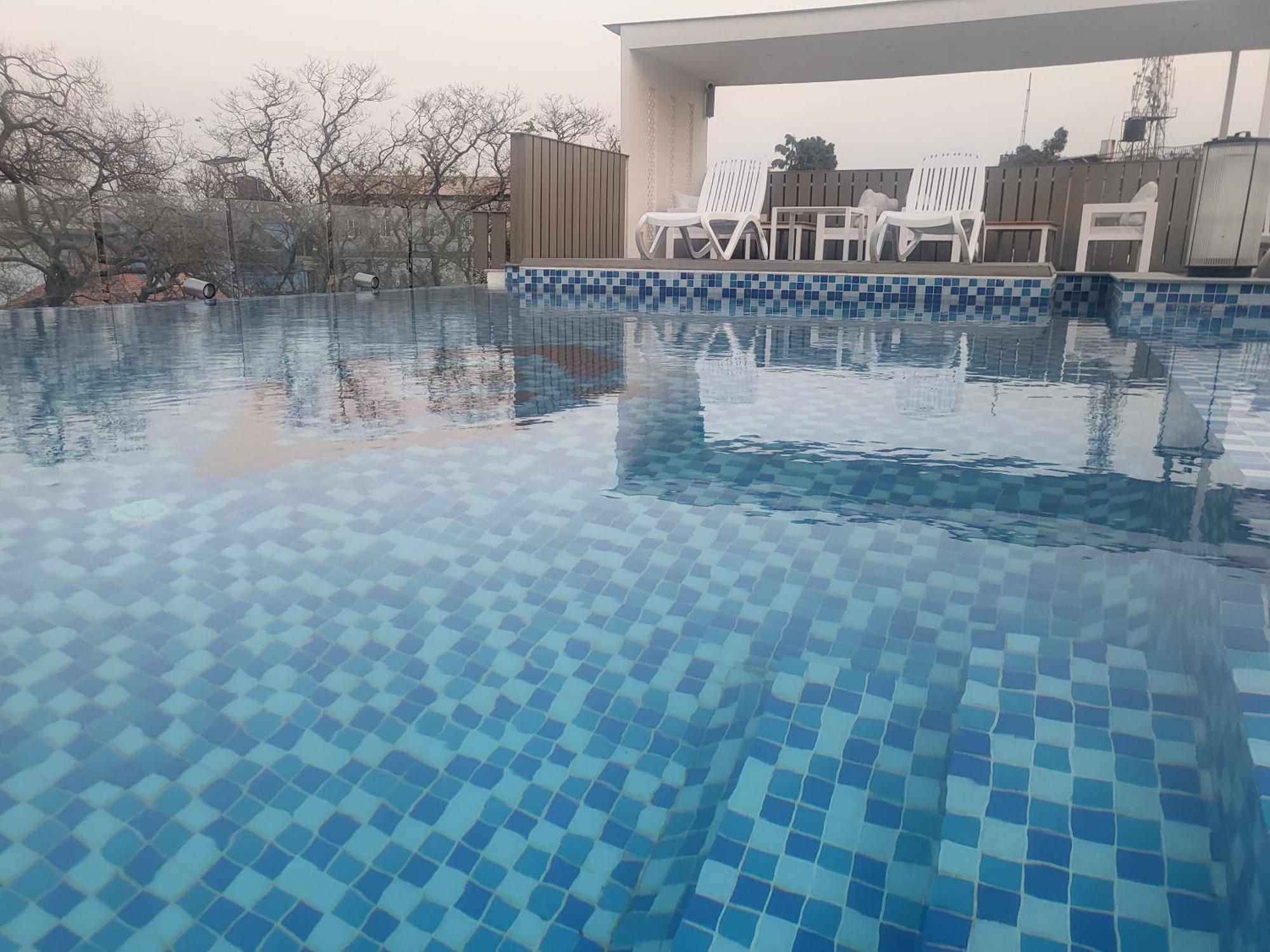 Square Hotel
