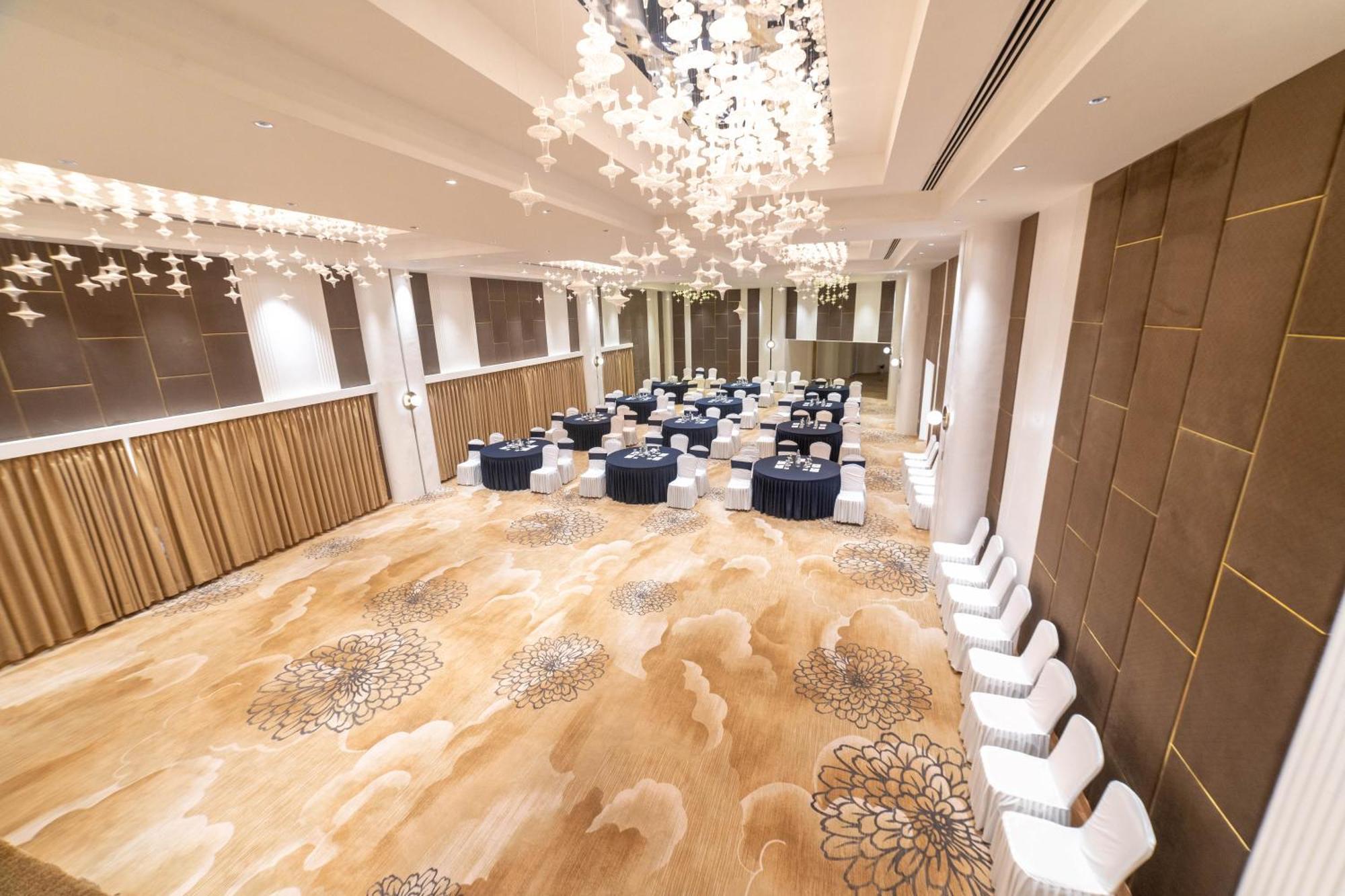 Square Hotel 4*