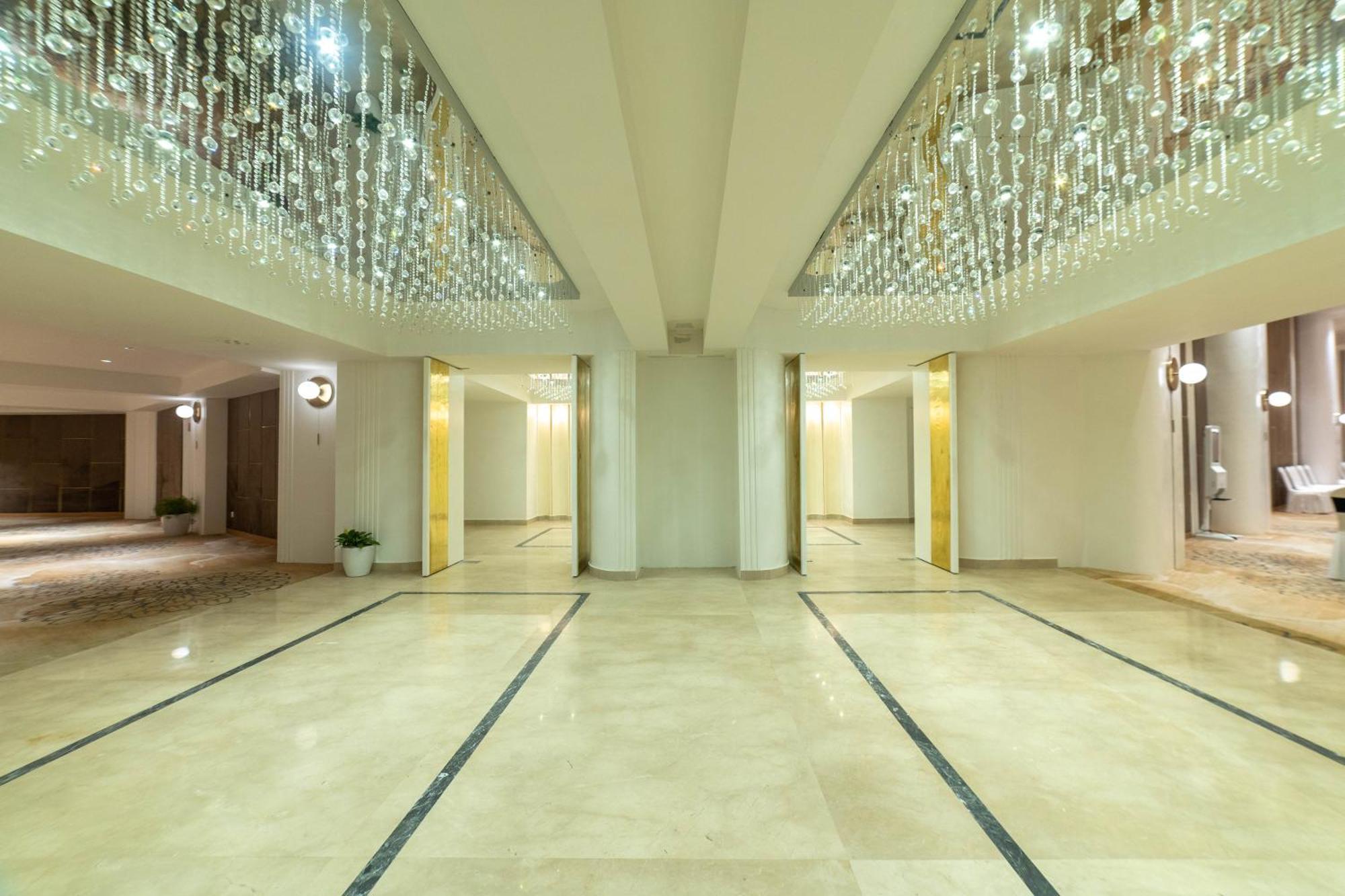 Square Hotel