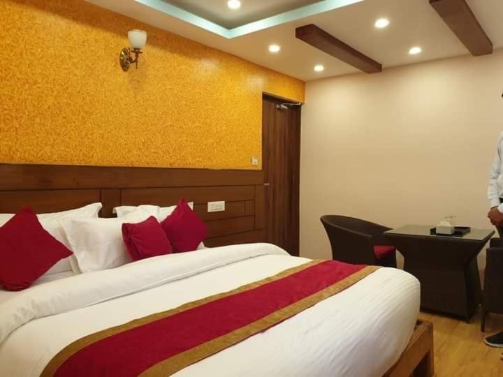 Everest Regency Hotel 3*