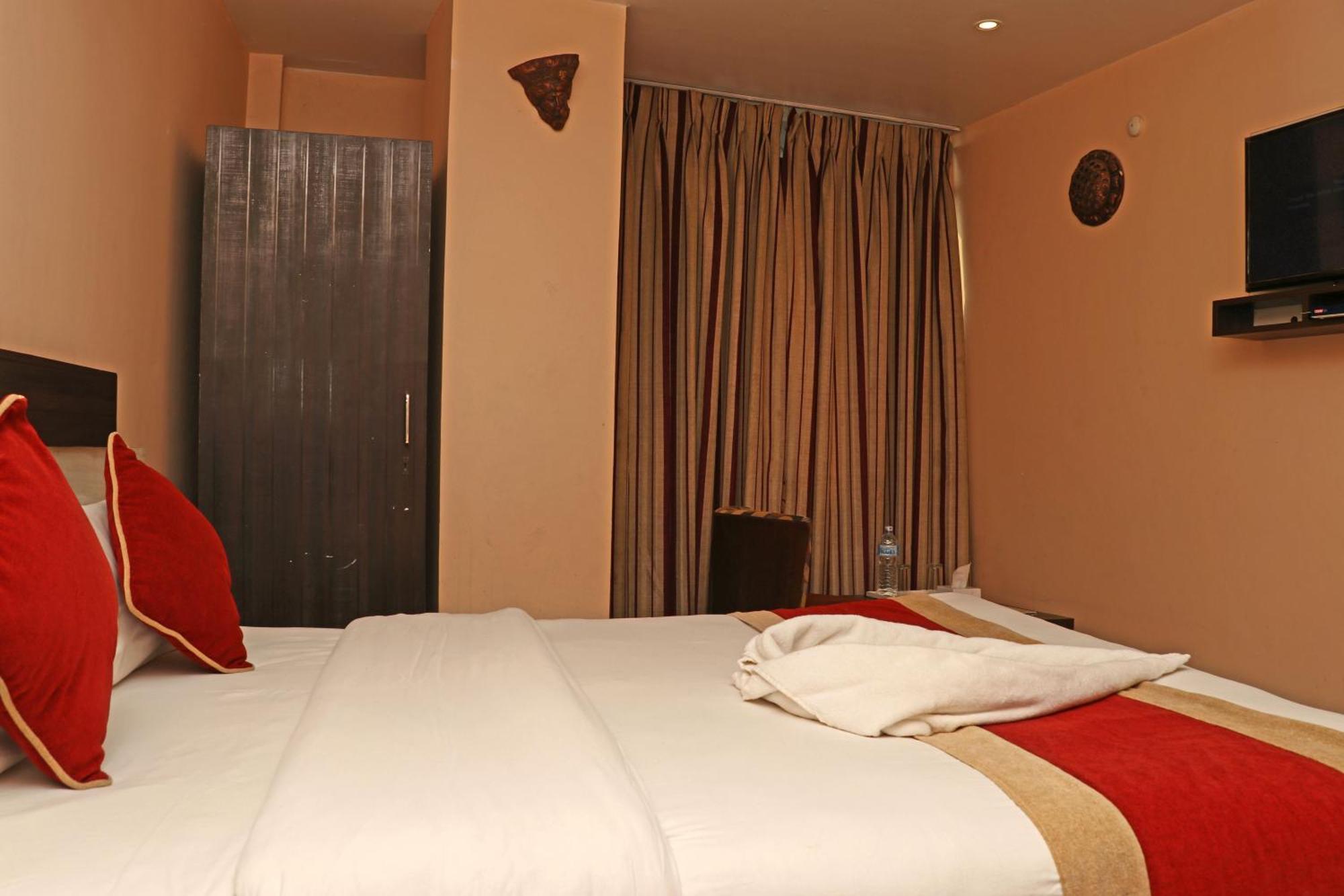 Readers Pvt.ltd 3*