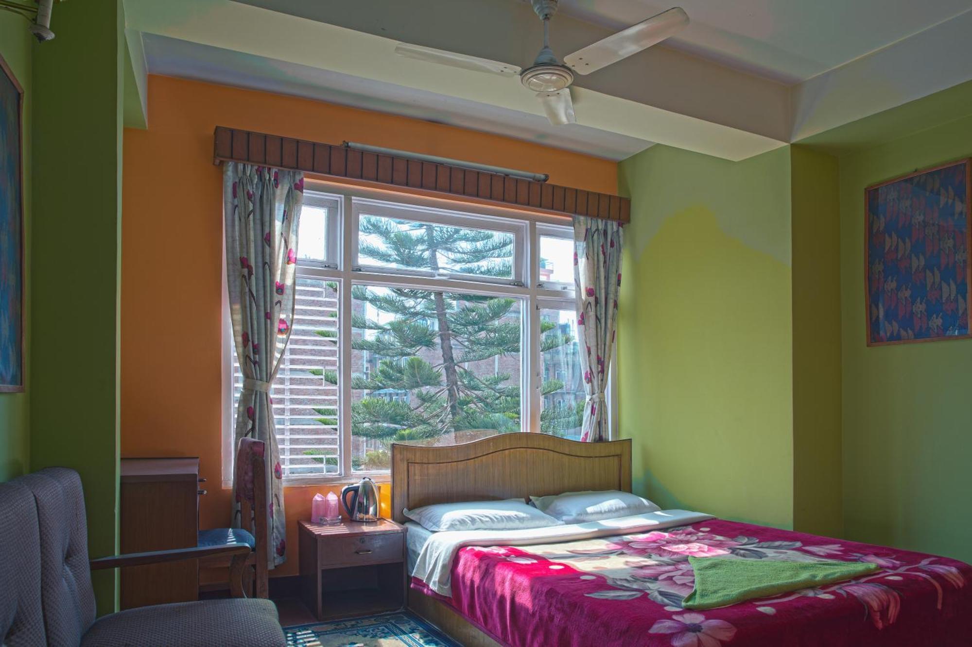 Bed & Breakfast Discovery 2*