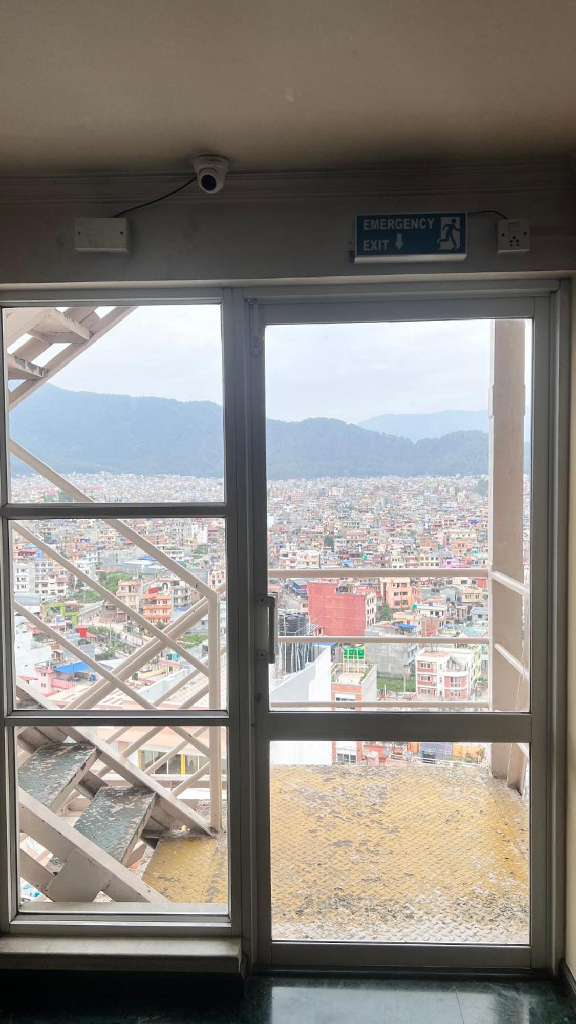 Apartment 6d, Retreat